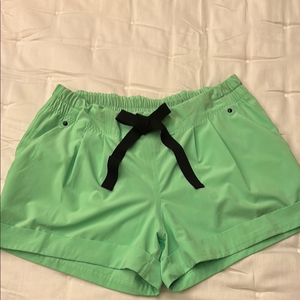 Lululemon spring break short green